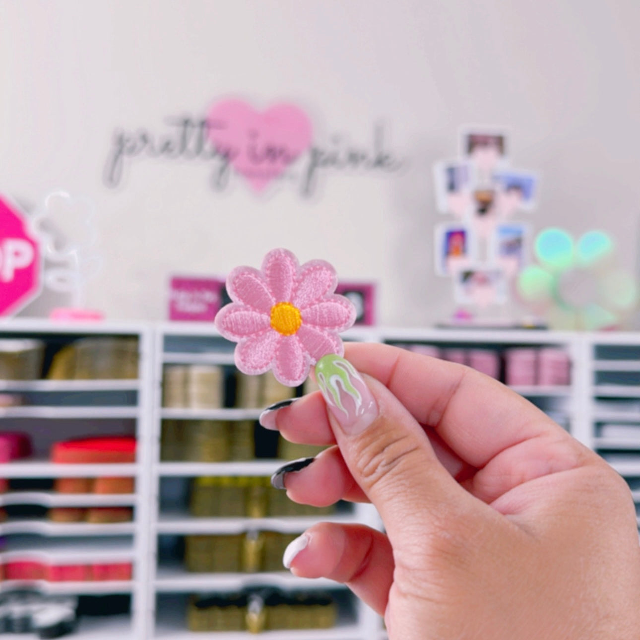 Small Daisy  - Embroidered Patch